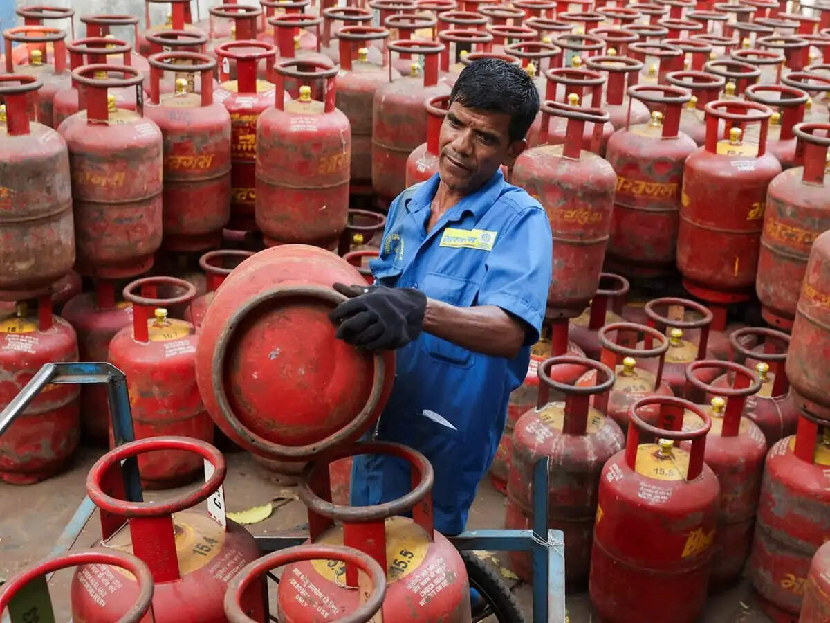 LPG Price Today: गैस सिलेंडर सप्लाई पर मोदी सरकार का बड़ा अपडेट; दिल्ली, लखनऊ, मुंबई और दूसरे शहरों में LPG बुकिंग के नए रेट देखें