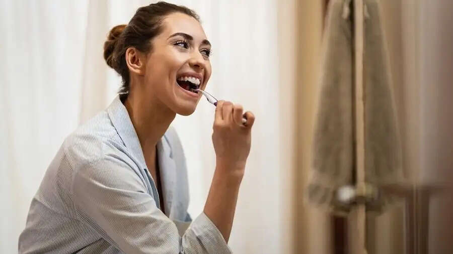 Oral Health Tips-&nbsp;आपकी इन आदतों की वजह से बिगड़ जाता हैं ओरल हेल्थ, जानिए इन आदतों के बारे में