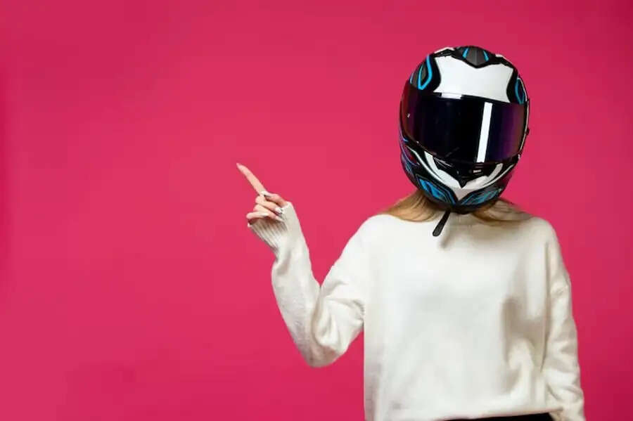 Helmet Tips- क्या आप गंदा हेलमेट पहनते हैं, जान लिजिए इससे होने वाली समस्याएं
