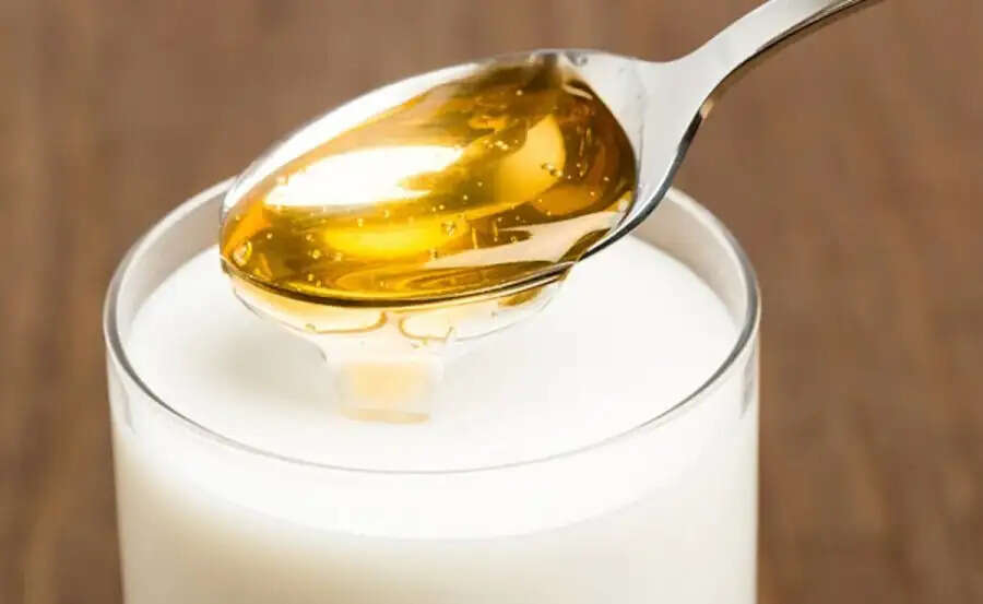 Health Tips-&nbsp;दूध में शहद मिलाकर पीने से होते हैं ये स्वास्थ्य लाभ, जानिए इसके फायदे