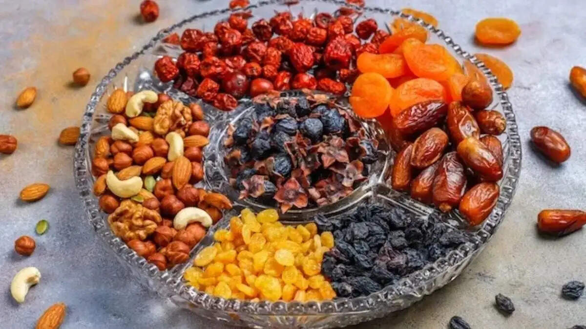 Health Tips- सर्द मौसम में हो गई हैं शरीर में विटामिन बी12 की कमी, तो इन ड्राई फ्रूट्स का करें सेवन