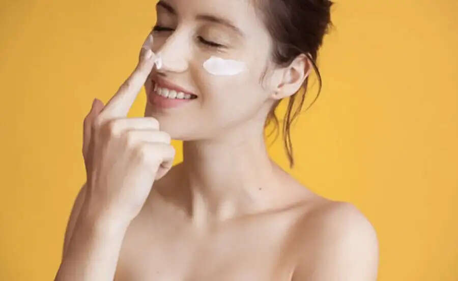 Skin Care Tips- क्या प्राकृतिक सुंदरता पाना चाहते हैं, तो नहाने से इतनी देर पहले लगाए चेहरे पर बेसन