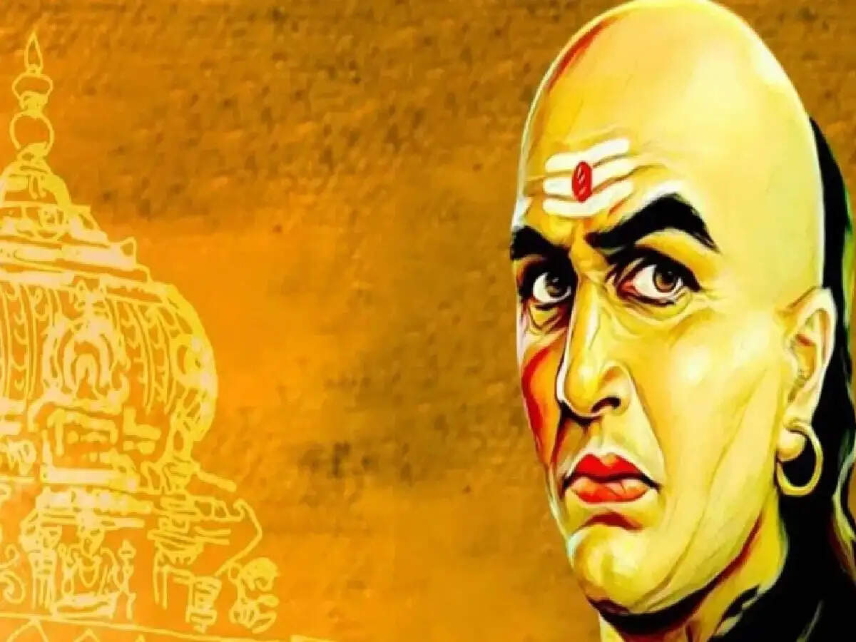 Chanakya Niti : इन तीन जगहों से निकलते समय कभी पीछे मुड़कर न देखें, चाणक्य ने दी है जानकारी