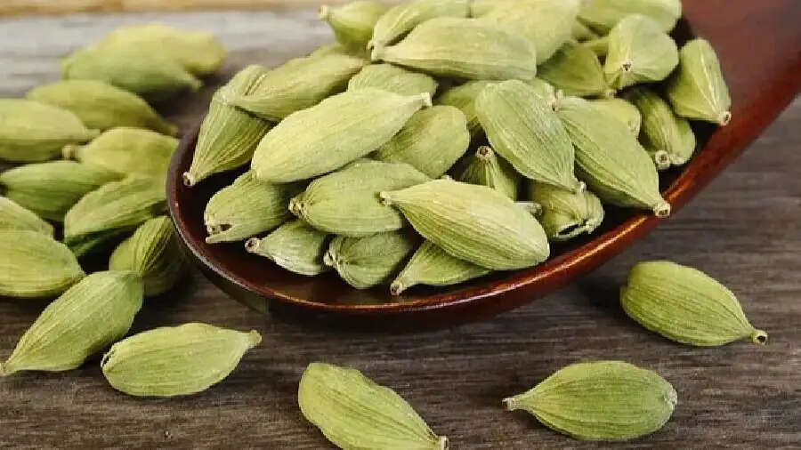 Health Tips- इलायची का सेवन आपको इन स्वास्थ्य समस्याओं से देता राहत, जानिए पूरी डिटेल्स