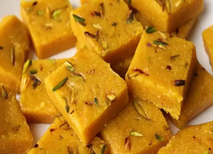 Recipe: बेहद ही लाजवाब होता है मूंगफली की बर्फी का स्वाद, इस रेसिपी को फॉलो कर के घर पर बनाएं