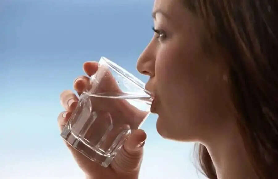 Health Tips-&nbsp;क्या आप खाना खाने के तुरंत बाद पानी पीने से स्वास्थ्य हो सकता खराब, जानिए ऐसा करने के नुकसान