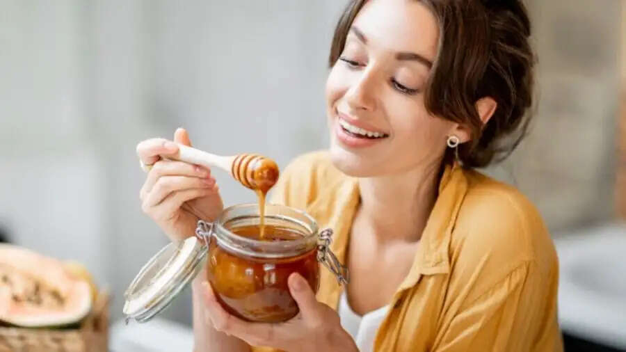 Health Tips-&nbsp;प्रतिदिन एक चमच शहद खाने के लाभ जानकर हैरान हो जाएंगे आप, जानिए पूरी डिटेल्स