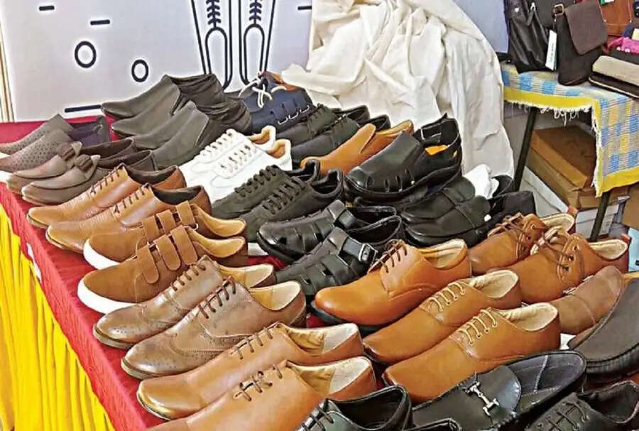 Shopping Tips- क्या आप ऑनलाइन जूते खरीदने जा रहे हैं, तो इन बातों का रखें ध्यान