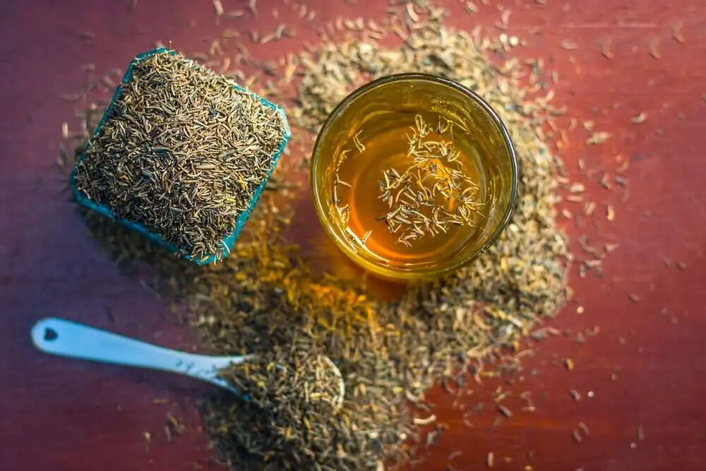 Health Tips- रात को सोने से पहले पी लें जीरा पानी, इन समस्याओं से मिल जाएगी मुक्ति