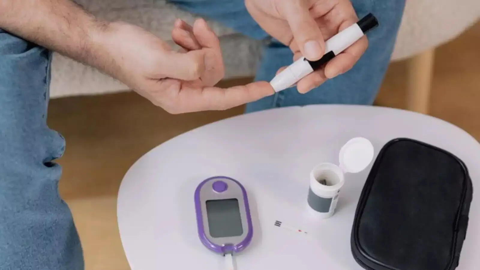 Health Tips- क्या आपको पता हैं उम्र के हिसाब से कितना होना चाहिए आपका Blood Pressure और Sugar Level, आइए जानें