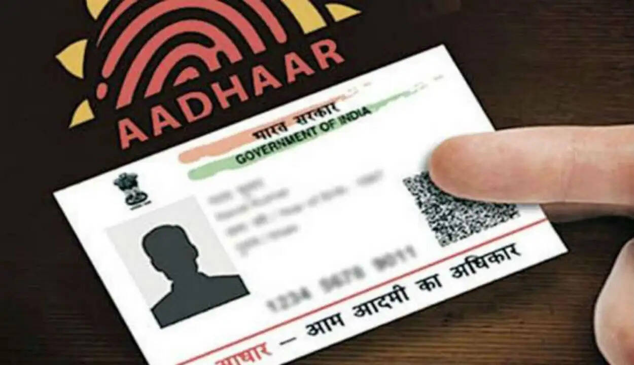 Aadhaar Card Tips- जीवन में कितनी बार आधार कार्ड में नाम, पता और जन्मतिथि बदल सकते हैं आप, जानिए पूरी डिटेल्स