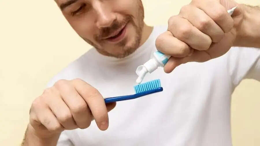 Teeth Care Tips- गलत तरीके से दांतों पर ब्रश करने से हो सकती हैं, जानिए सही तरीका ब्रश करने का