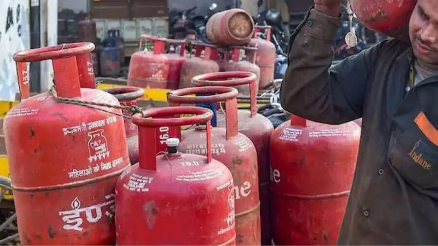 Commercial Cylinder-&nbsp;कमर्शियल गैस सिलेंडर यूज करते है, जान लिजिए इससे जुड़े नियम