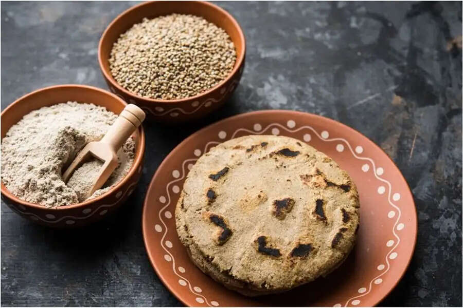 Health Tips-  स्वास्थ्य के लिए लाभदायक होती ही बाजरे की रोटी, जानिए इसके सेवन के फायदों के बारे में