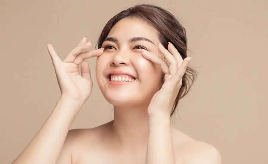 Skin Care Tips-&nbsp;सर्द मौसम के कारण फट गई है स्किन, तो अपनाएं ये रात में करने वाले ये उपाय