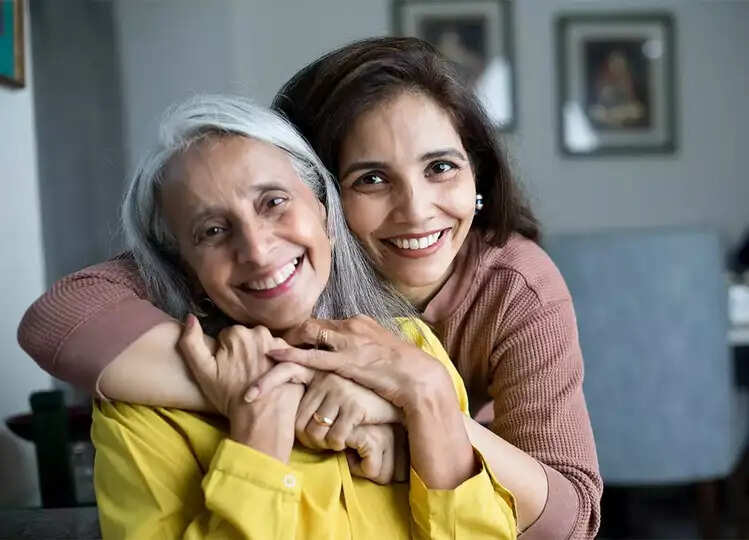 आ गया नया फैमिली पेंशन रूल, रिटायरमेंट के बाद भी फैमिली रिकॉर्ड से नहीं हटेगा बेटियों का नाम, जानें डिटेल्स
