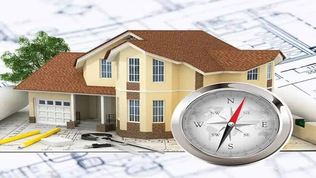 Vastu Tips- नए साल से पहले घर ले आए ये चीजें, कंगाली हो जाएगी दूर