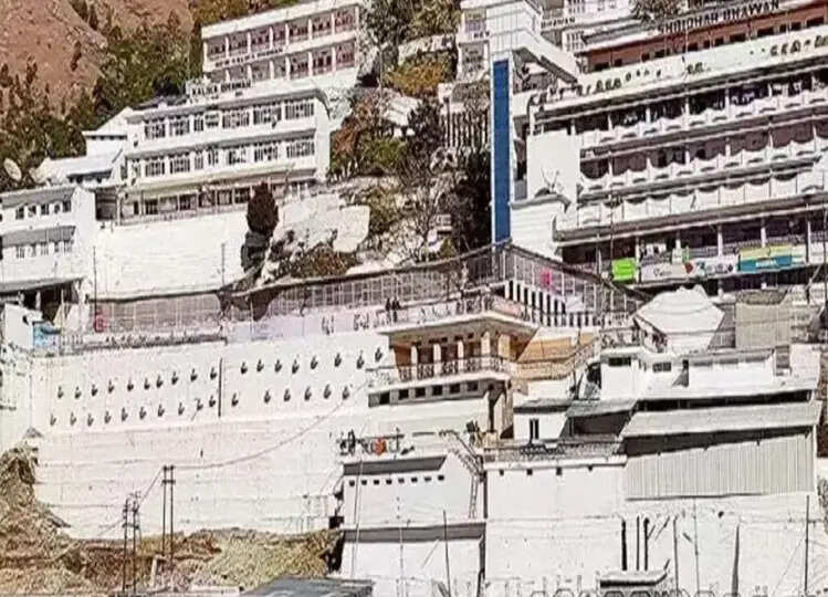 Vaishno Devi के भक्तों के लिए खुशखबरी, आने जाने के लिए जल्द मिलेगी ये हाईटेक सुविधा, हेलीकॉप्टर से है कई गुना सस्ती
