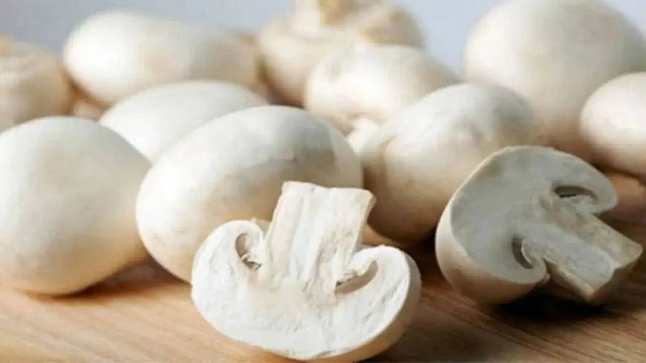 Health Tips- सर्दियों इन लोगो के लिए मशरूम का सेवन जहर से कम नहीं हैं, हो सकती हैं स्वास्थ्य समस्याएं