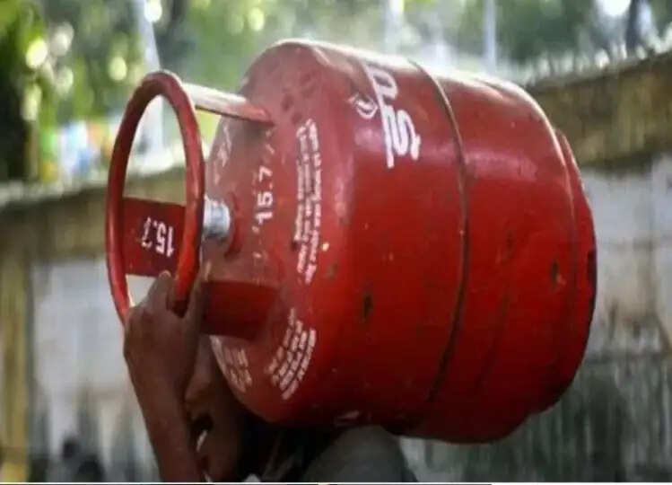 LPG Cylinder: अब इस राज्य में राशन कार्ड धारकों को सिर्फ 450 रुपये में मिलेगा गैस सिलेंडर, जानें डिटेल्स