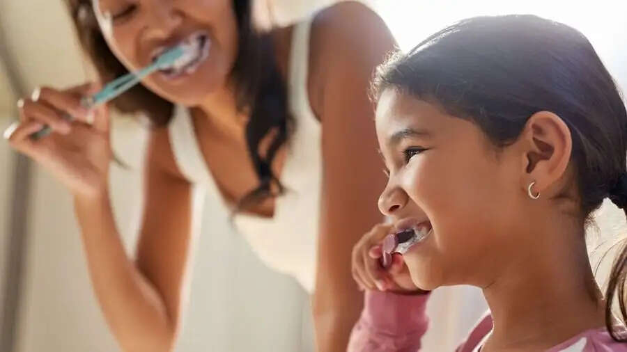 Health Tips- ब्रश करने के बाद भूलकर भी न करें ये गलतियां, दांतों का होता हैं नुकसान