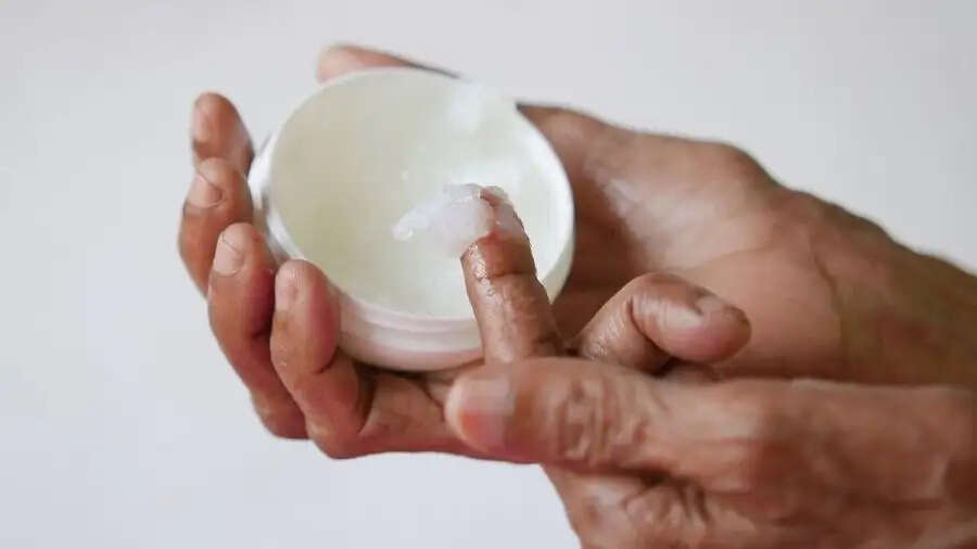 Petroleum Jelly-&nbsp;पेट्रोलियम जेली की स्किन के अलावा यहां भी कर सकते हैं यूज, जानिए पूरी डिटेल्स