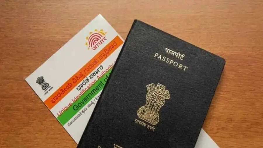 Aadhaar and Passport Card-&nbsp;इस वजह से लोग&nbsp;आधार-पासपोर्ट की फोटो में मुस्कराते नहीं है, आइए जाने पूरी डिटेल्स