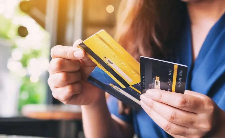 Credit Card Tips-&nbsp;क्रेडिट कार्ड की कितनी लिमिट यूज करने से सिबिल स्कोर होता हैं मजबूत, जानिए अन्य महत्वपूर्ण बातें