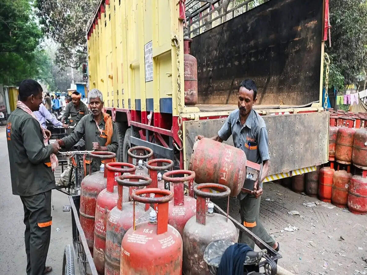 Gas Cylinder Update- देश में&nbsp;LPG सप्लाई फिर हुए नॉर्मल, उद्योगों को राहत