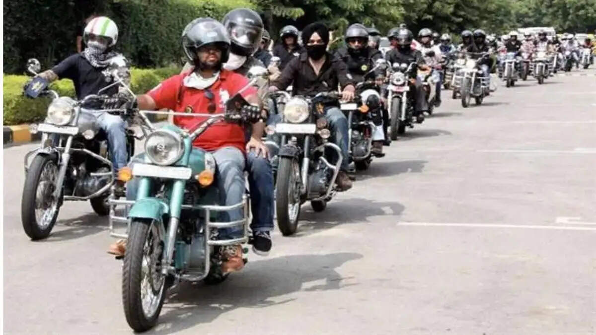Traffic Challan- अपने टू-व्हीलर में भूलकर भी ना करें ये बदलाव, 25000 रुपये तक का कट सकता हैं चालान, जानिए इसका पूरा नियम