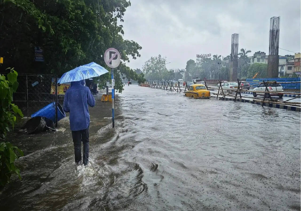 Weather Forecast: 80 KM की रफ्तार से आ रही आफत, बिहार-बंगाल सहित 15 राज्यों में IMD का अलर्ट, जानें मौसम का हाल