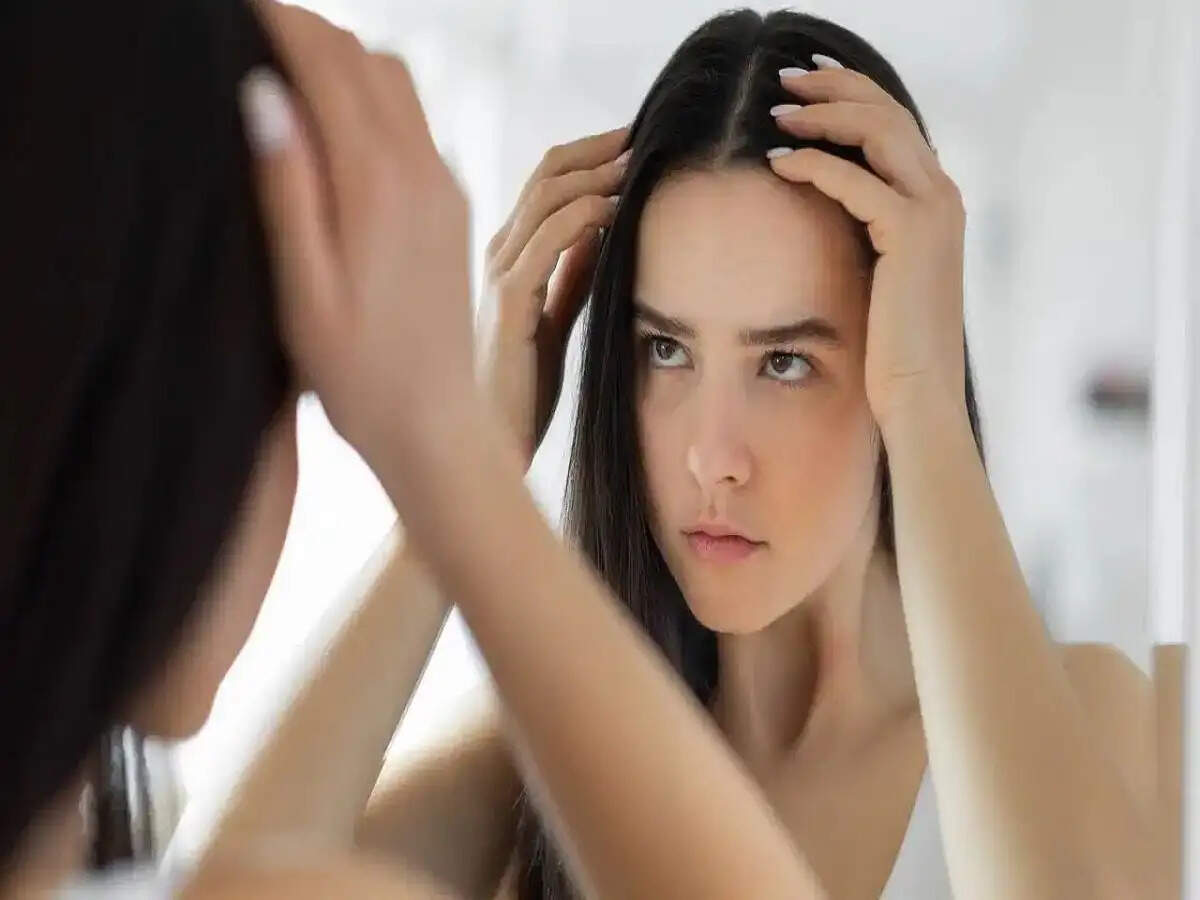 Hair Care Tips- क्या गर्मियों आपके बाल बहुत ज्यादा झड़ रहे हैं, तो उन्हें ऐसे रोकें