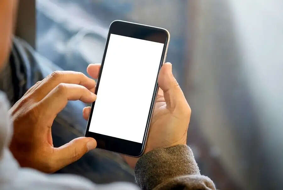 Smartphone Tips- क्या आप फोन लॉन्च होते ही खरीद लेते हैं फोन, जानिए इसके नुकसान