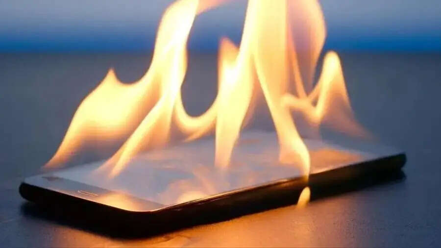 Phone Tips- क्या गर्मी के कारण आपका फोन हीट हो रहा हैं, तो ये टिप्स अपनाएं
