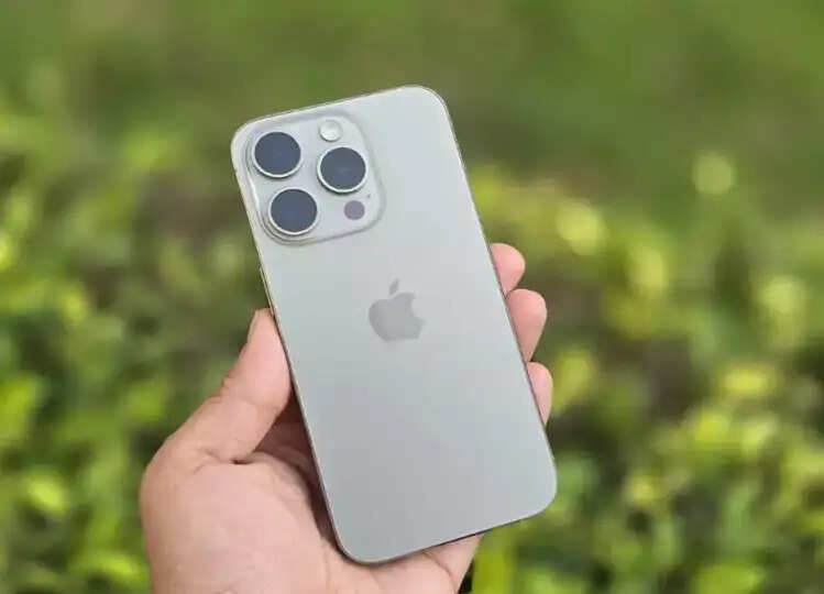 इस तरह मात्र 56,449 रुपए में पा सकते हैं iPhone 15 Pro, जानें कैसे उठाएं इस डील का फायदा
