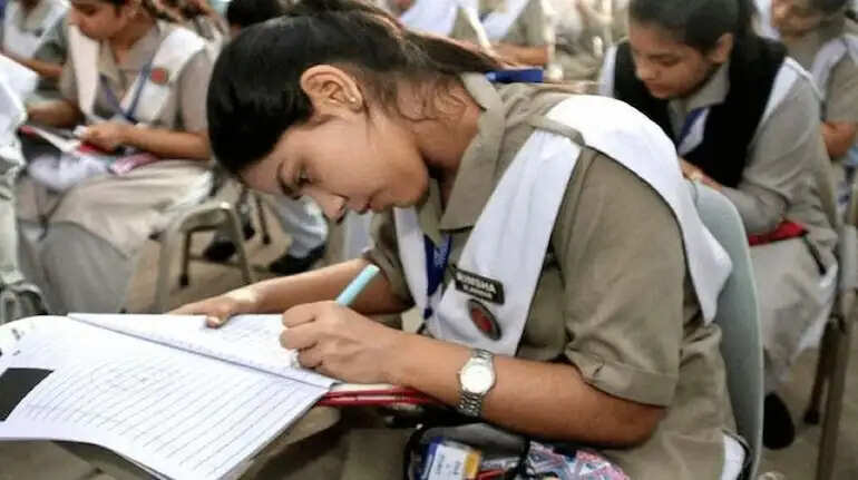 PSEB Datesheet 2026: पंजाब बोर्ड ने जारी की 8वीं, 10वीं और 12वीं की डेटशीट, जानिए सबसे पहले किस विषय की होगी परीक्षा