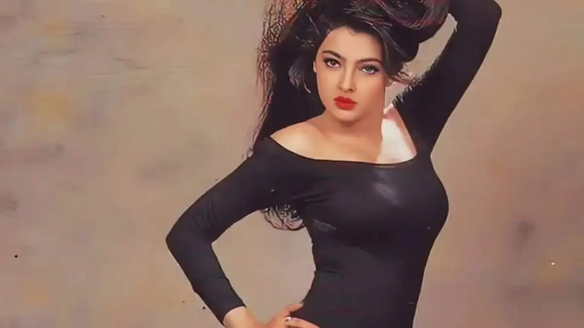 Entertainment News- बॉलीवुड अभिनेत्री ममता कुलकर्णी बनीं सन्यासी, किया खुद का पिंडदान