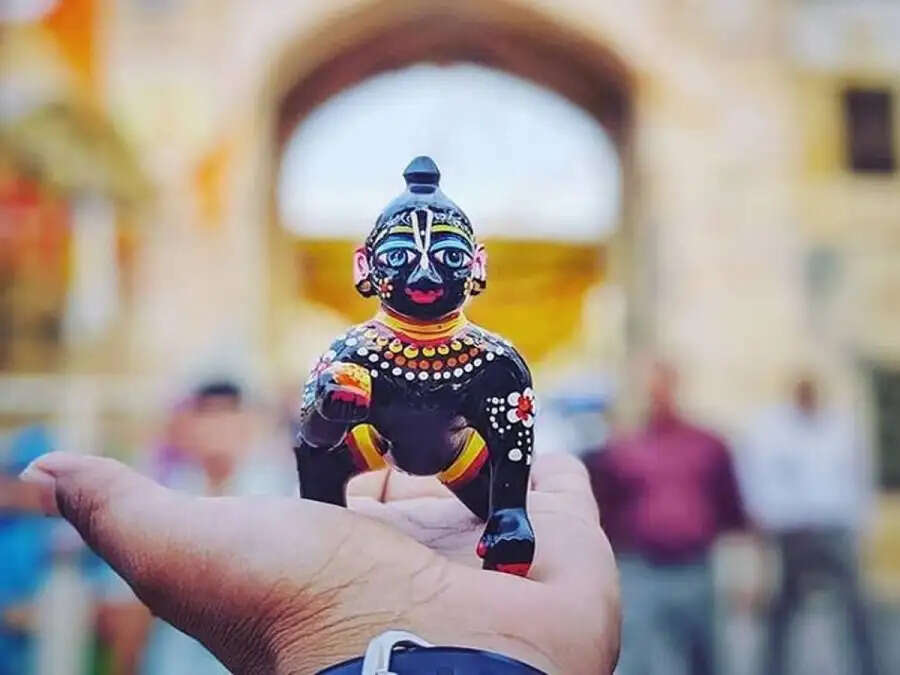 Jyotish Tips-&nbsp;सर्दियों में लड्डू गोपाल को लगाएं ये भोग, जीवन की परेशानियां होगी दूर