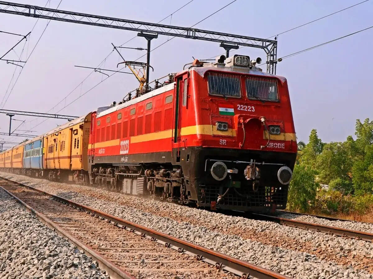 Train Travel Rules- ट्रेन सफर के दौरान भूलकर भी न करें ये गलतियां, जाना पड़ सकता हैं जेल