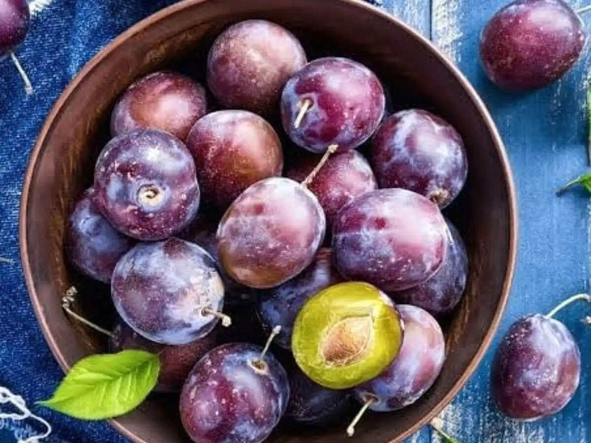 Health Tips- आलूबुखारा खाने से कौनसे मिनरल्स और विटामिन मिलते हैं, आइए जानें
