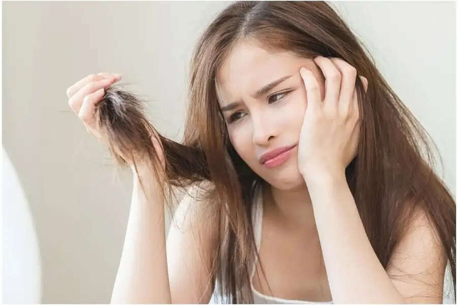 Hair Care Tips-&nbsp;क्या आप दोमुंहे बालों से परेशान हैं, छुटकारा पाने के लिए अपनाएं ये टिप्स