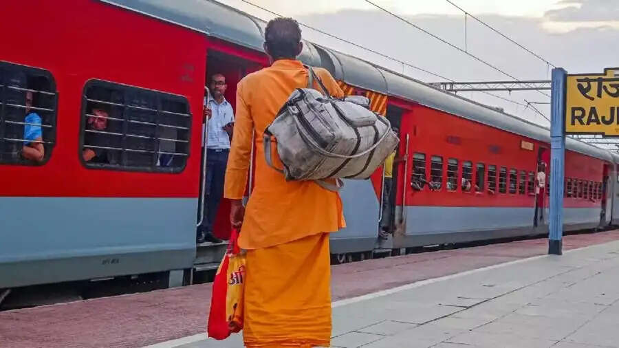 Train Tips-  क्या आपको पता हैं ट्रेन में कितना सामान ले जा सकते हैं, आइए जानते हैं