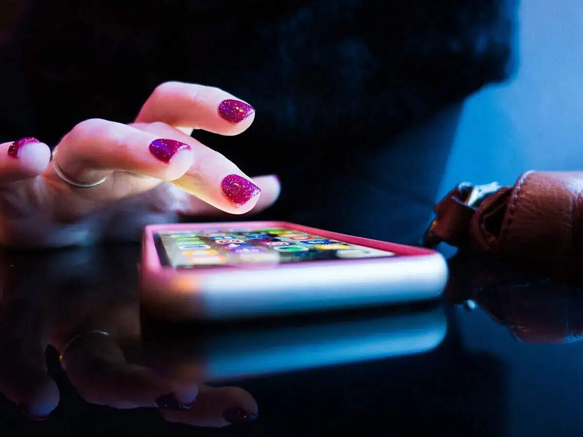 Smartphone Tips- स्मार्टफोन को खराब कर देती है आपकी ये बुर आदतें जानिए इनके बारे में