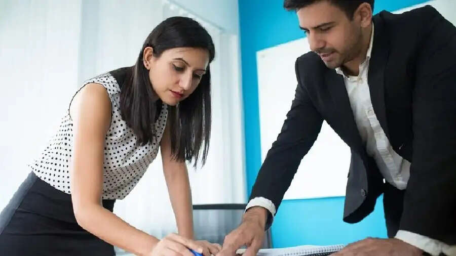 Loan Tips- अगर आपको लोन रिकवरी एजेंट कर रहा है परेशान, ऐसे करे शिकायत