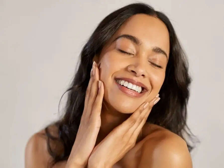 Skin Care Tips- गर्मियों में गलोइंग स्किन पाने के लिए ऐसे रखे ख्याल, जानिए पूरी डिटेल्स