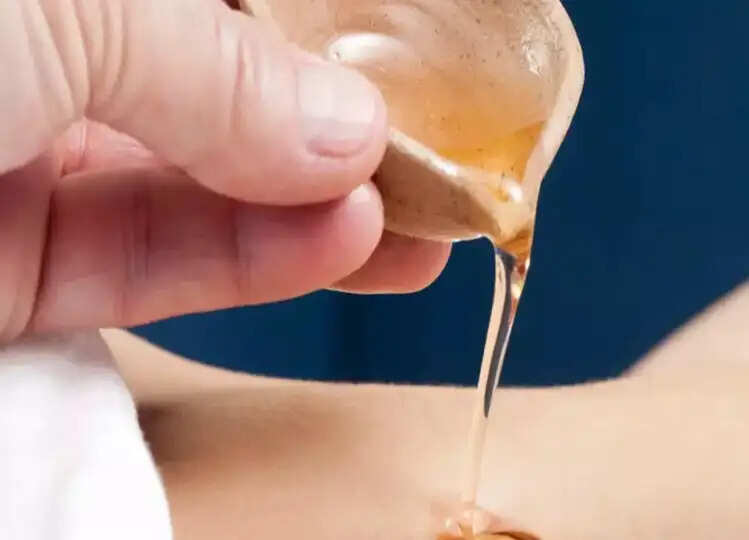 Health: नाभि में तेल लगाने से होते हैं ये गजब के फायदे, इनफर्टिलिटी की समस्या भी होगी दूर
