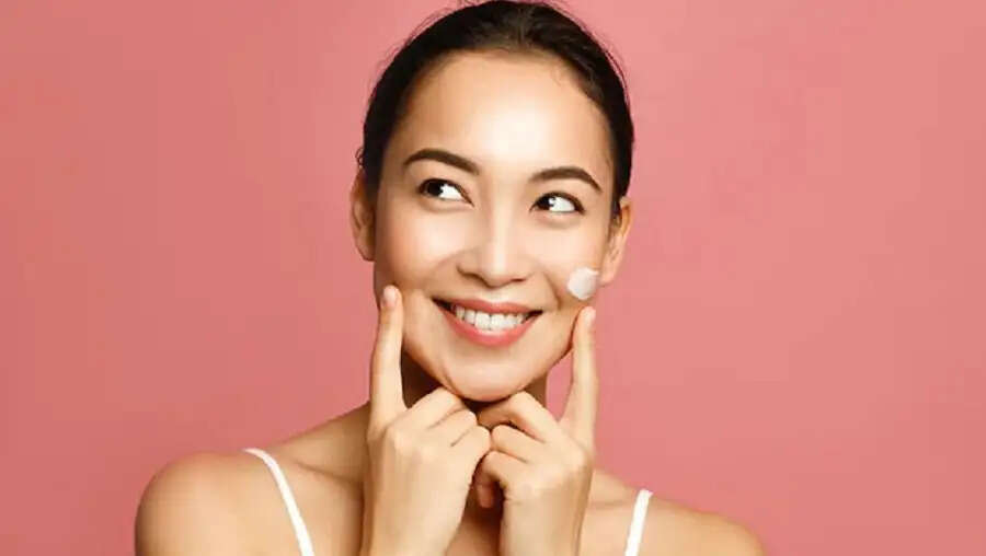 Skin Care Tips-&nbsp;क्या आप ग्लोइंग और बेदाग त्वचा चाहते हैं, तो इन चीजों का करें सेवन