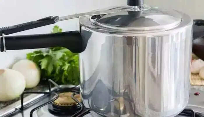 Health Tips- प्रेशर कुकर में भूलकर भी ना पकाएं ये चीजें, स्वास्थ के लिए होता हैं हानिकारक