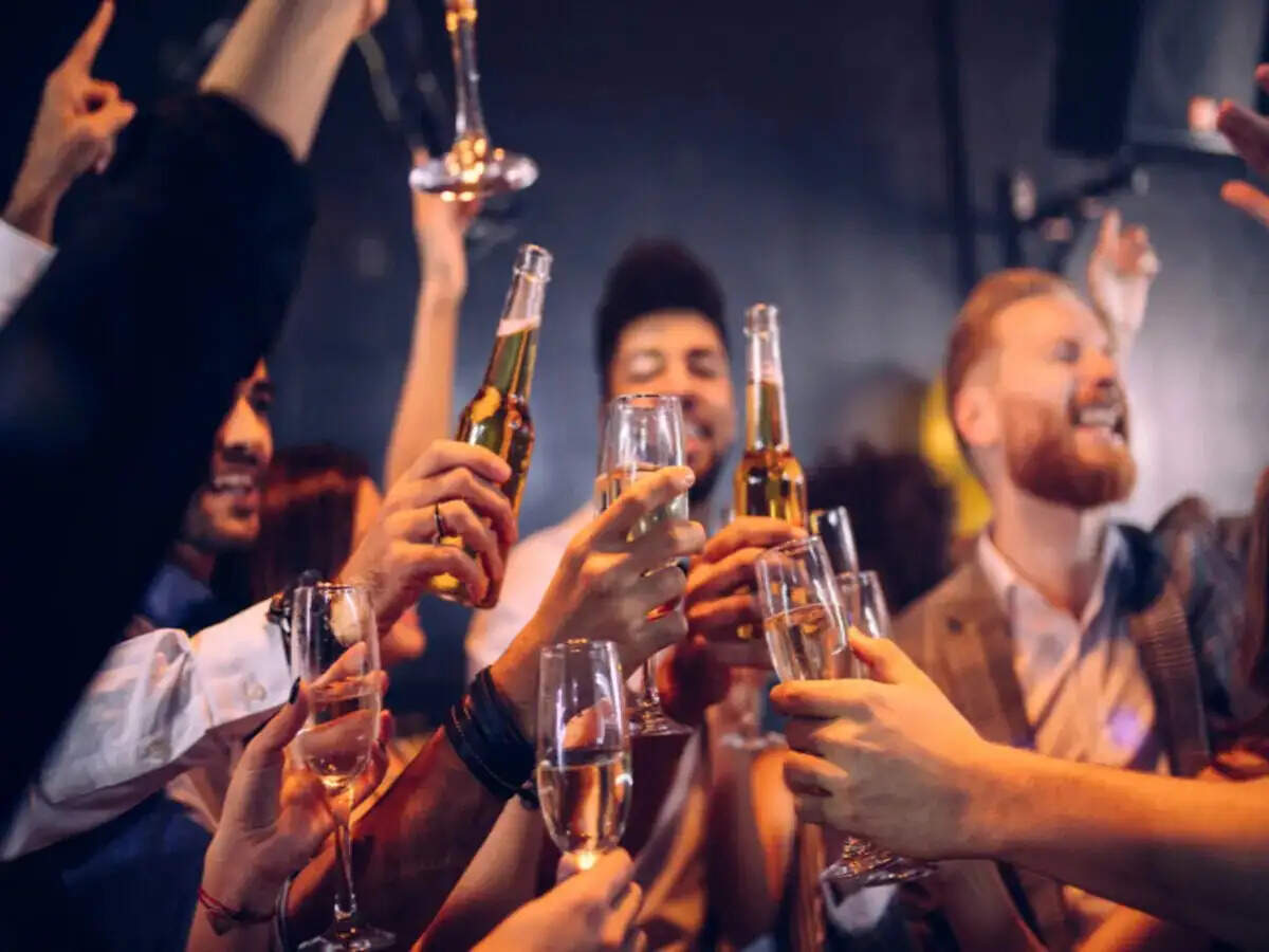 Alcohol Tips- क्या आप पहली बार शराब पीने वाले हैं, तो इन बातों का रखे ध्यान