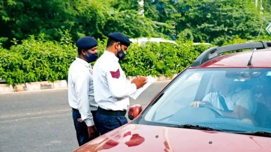 Traffic Rules-&nbsp;गाड़ी चलाते समय अगर आपके पास ये दस्तावेज है, तो&nbsp;ट्रैफिक पुलिस नहीं काट सकती चालान